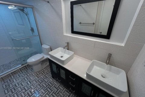 Copropriété à louer à Hallandale Beach, Floride: 2 chambres, 121.89 m2 № 1997897 - photo 24