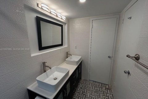 Copropriété à louer à Hallandale Beach, Floride: 2 chambres, 121.89 m2 № 1997897 - photo 25