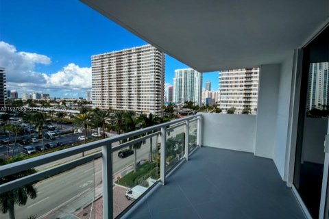 Copropriété à louer à Hallandale Beach, Floride: 2 chambres, 121.89 m2 № 1997897 - photo 10