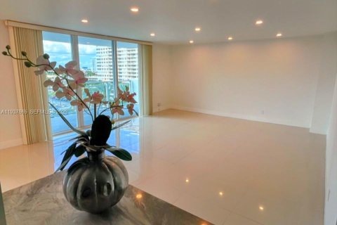 Copropriété à louer à Hallandale Beach, Floride: 2 chambres, 121.89 m2 № 1997897 - photo 3