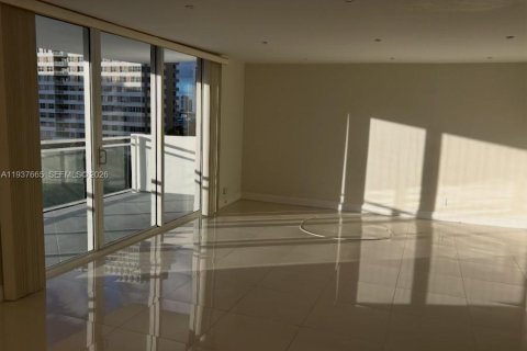 Copropriété à louer à Hallandale Beach, Floride: 2 chambres, 121.89 m2 № 1997897 - photo 6
