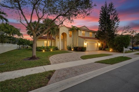 House in Pembroke Pines, Florida 5 bedrooms, 254.74 sq.m. № 2021018