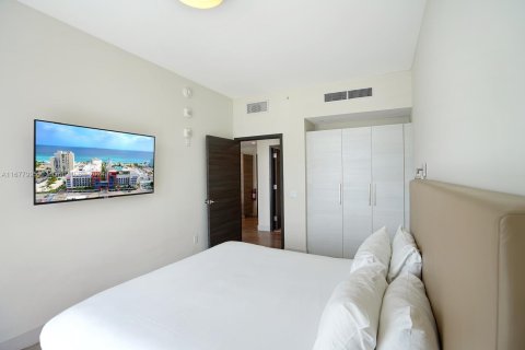 Condo in Hollywood, Florida, 2 bedrooms  № 1938112 - photo 4