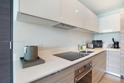 Condo in Hollywood, Florida, 2 bedrooms  № 1938112 - photo 12