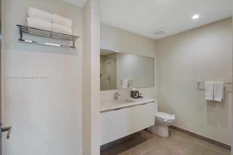 Condo in Hollywood, Florida, 2 bedrooms  № 1938112 - photo 8