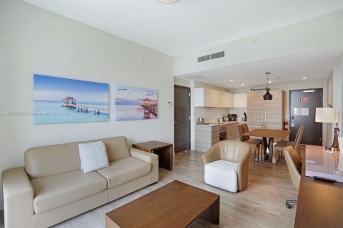 Condo in Hollywood, Florida, 2 bedrooms  № 1938112 - photo 10
