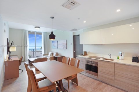 Condo in Hollywood, Florida, 2 bedrooms  № 1938112 - photo 14