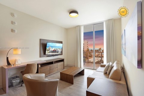 Condo in Hollywood, Florida, 2 bedrooms  № 1938112 - photo 15