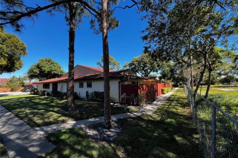 Townhouse in West Palm Beach, Florida 2 bedrooms, 105.35 sq.m. № 2011781 - photo 4