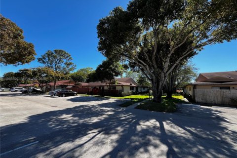 Townhouse in West Palm Beach, Florida 2 bedrooms, 105.35 sq.m. № 2011781 - photo 25