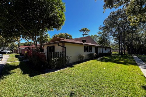 Townhouse in West Palm Beach, Florida 2 bedrooms, 105.35 sq.m. № 2011781 - photo 3