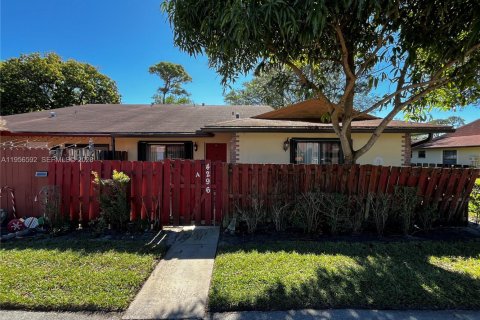 Townhouse in West Palm Beach, Florida 2 bedrooms, 105.35 sq.m. № 2011781 - photo 6