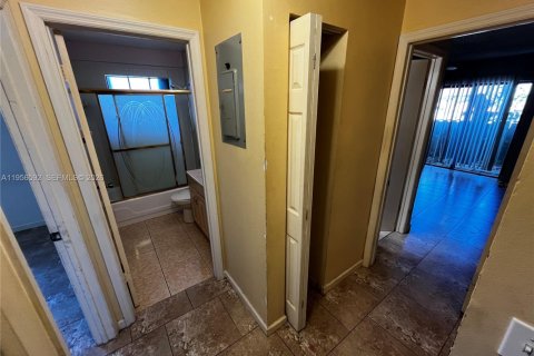 Townhouse in West Palm Beach, Florida 2 bedrooms, 105.35 sq.m. № 2011781 - photo 15