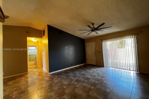 Townhouse in West Palm Beach, Florida 2 bedrooms, 105.35 sq.m. № 2011781 - photo 13