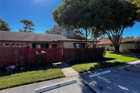 Townhouse in West Palm Beach, Florida 2 bedrooms, 105.35 sq.m. № 2011781 - photo 24