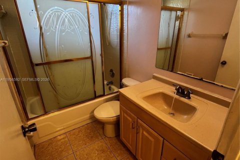 Townhouse in West Palm Beach, Florida 2 bedrooms, 105.35 sq.m. № 2011781 - photo 14