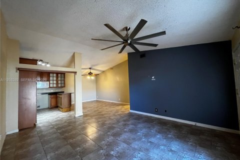 Townhouse in West Palm Beach, Florida 2 bedrooms, 105.35 sq.m. № 2011781 - photo 9