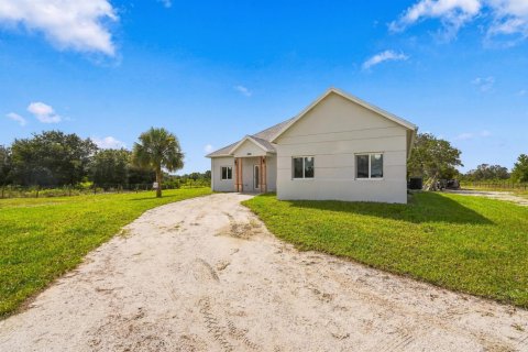 House in Okeechobee, Florida 4 bedrooms № 2377249 - photo 4