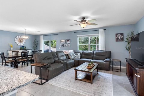 House in New Port Richey, Florida 4 bedrooms, 209.96 sq.m. № 1869055 - photo 4