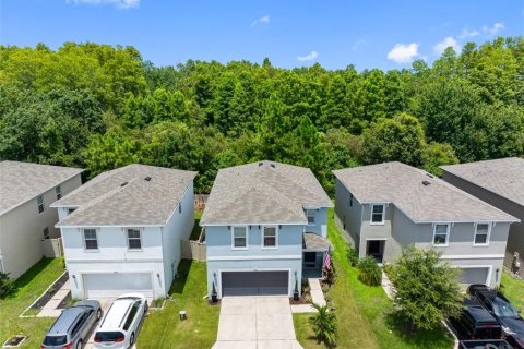 House in New Port Richey, Florida 4 bedrooms, 209.96 sq.m. № 1869055 - photo 1