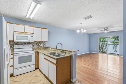 Touwnhouse à vendre à Tampa, Floride: 3 chambres, 141.58 m2 № 2220731 - photo 12