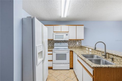 Touwnhouse à vendre à Tampa, Floride: 3 chambres, 141.58 m2 № 2220731 - photo 13