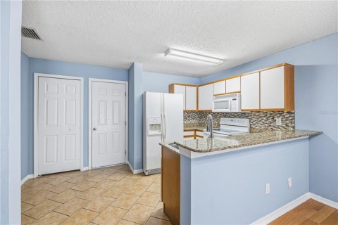 Touwnhouse à vendre à Tampa, Floride: 3 chambres, 141.58 m2 № 2220731 - photo 10
