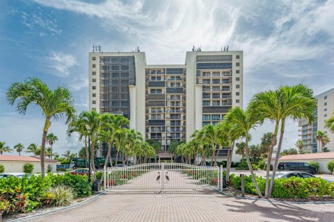 Condo in Hutchinson Island South, Florida, 3 bedrooms  № 2082554