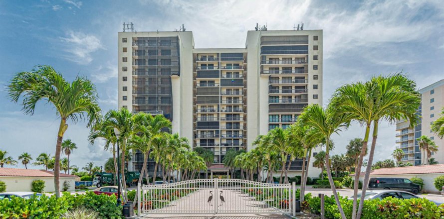 Condo in Hutchinson Island South, Florida, 3 bedrooms  № 2082554