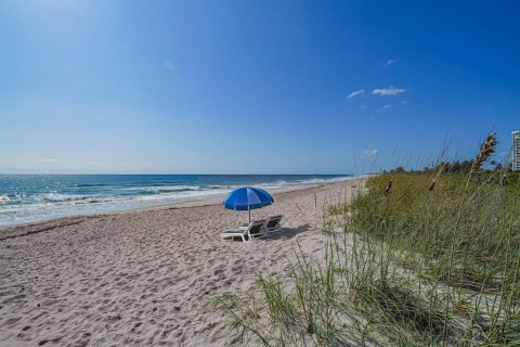 Condo in Hutchinson Island South, Florida, 3 bedrooms  № 2082554 - photo 30