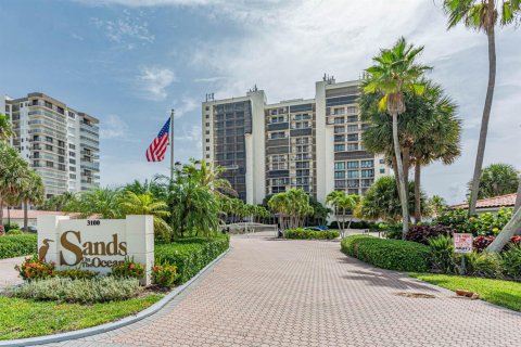 Condo in Hutchinson Island South, Florida, 3 bedrooms  № 2082554 - photo 2