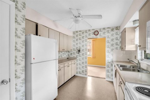 Condo in Saint Petersburg, Florida, 2 bedrooms  № 1786837 - photo 10