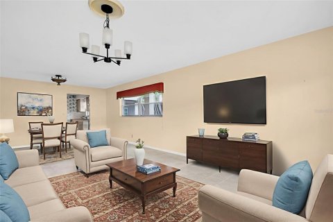 Condo in Saint Petersburg, Florida, 2 bedrooms  № 1786837 - photo 3