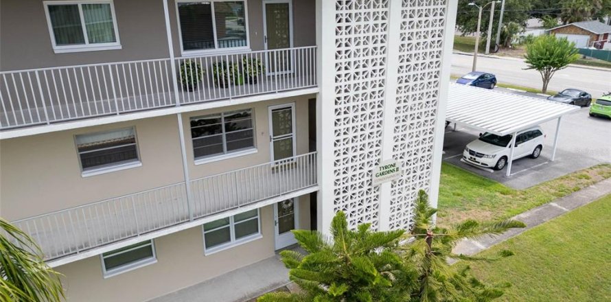 Condo in Saint Petersburg, Florida, 2 bedrooms № 1786837