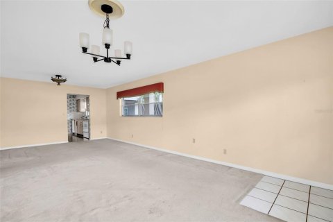 Condo in Saint Petersburg, Florida, 2 bedrooms  № 1786837 - photo 5