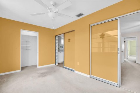 Condo in Saint Petersburg, Florida, 2 bedrooms  № 1786837 - photo 11