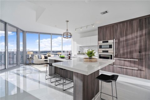 Appartement à louer à Miami, Floride: 2 chambres, 110.09 m2 № 2000123 - photo 2