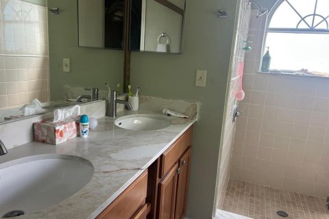 Купить кондоминиум в Киссимми, Флорида 5 комнат, 119.57м2, № 2148702 - фото 17