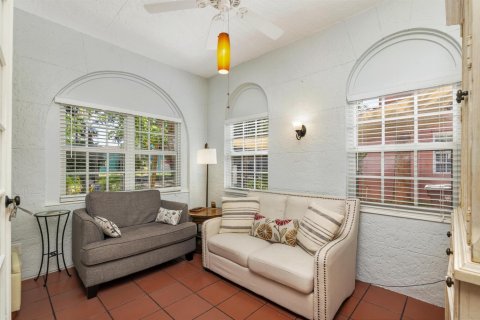Villa ou maison à vendre à West Palm Beach, Floride: 2 chambres, 140.47 m2 № 2077906 - photo 7