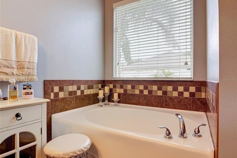 House in DeLand, Florida 4 bedrooms, 164.62 sq.m. № 2406833 - photo 26