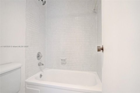 Condominio en venta en Pembroke Pines, Florida, 2 dormitorios, 104.05 m2 № 1877773 - foto 22