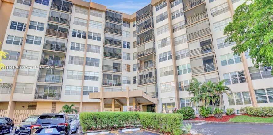 Condominio en Pembroke Pines, Florida, 2 dormitorios  № 1877773