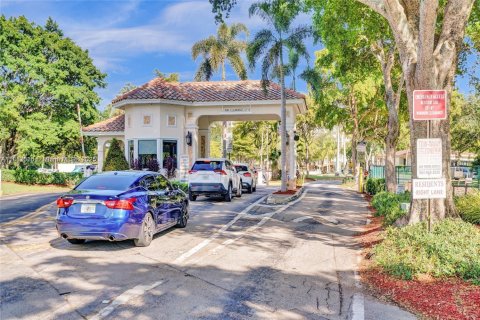 Condominio en venta en Pembroke Pines, Florida, 2 dormitorios, 104.05 m2 № 1877773 - foto 3