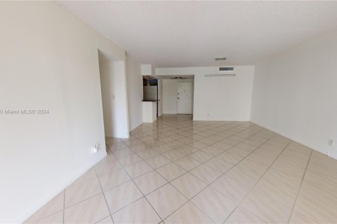 Condo in Hallandale Beach, Florida, 2 bedrooms  № 1735651 - photo 7