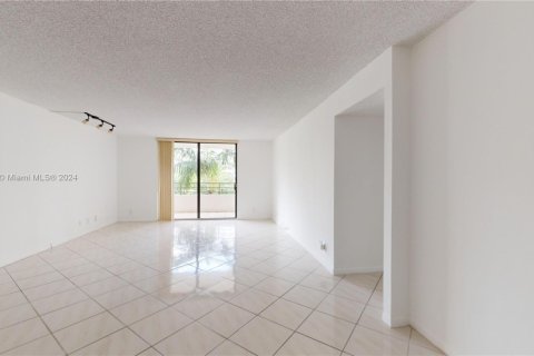 Condo in Hallandale Beach, Florida, 2 bedrooms  № 1735651 - photo 10