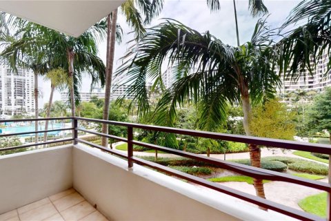Condo in Hallandale Beach, Florida, 2 bedrooms  № 1735651 - photo 3