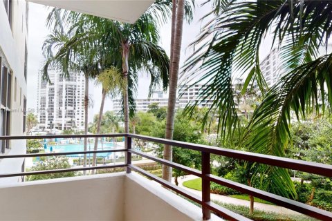 Condo in Hallandale Beach, Florida, 2 bedrooms  № 1735651 - photo 6