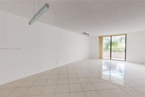 Condo in Hallandale Beach, Florida, 2 bedrooms  № 1735651 - photo 8
