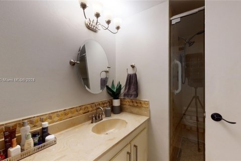 Condo in Hallandale Beach, Florida, 2 bedrooms  № 1735651 - photo 23