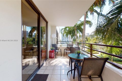 Condo in Hallandale Beach, Florida, 2 bedrooms  № 1735651 - photo 2